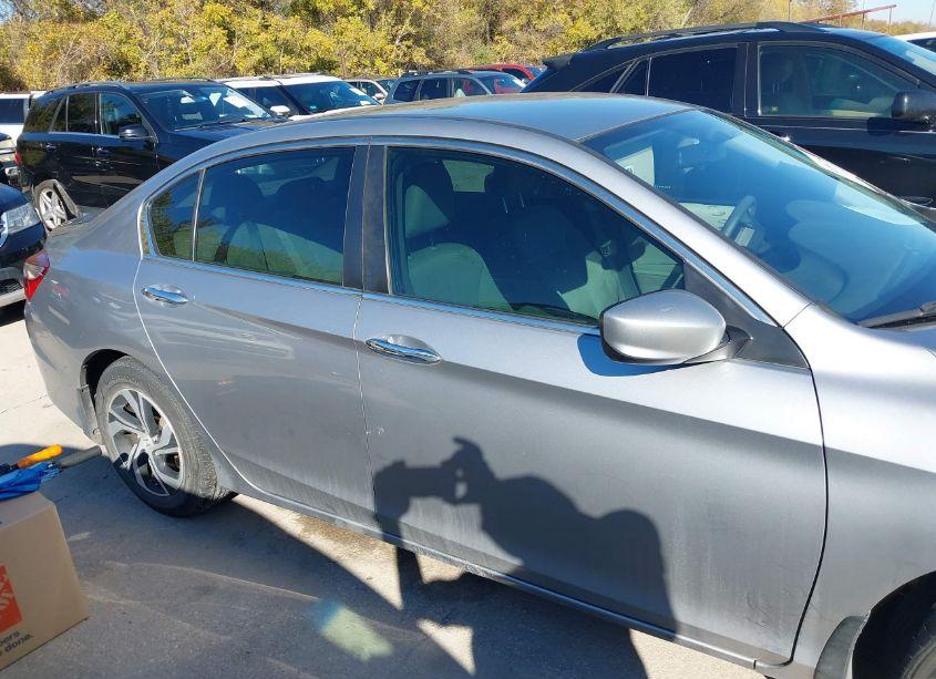 Photo 13 of 2017 Honda Accord LX (VIN 1HGCR2F3XHA176237)