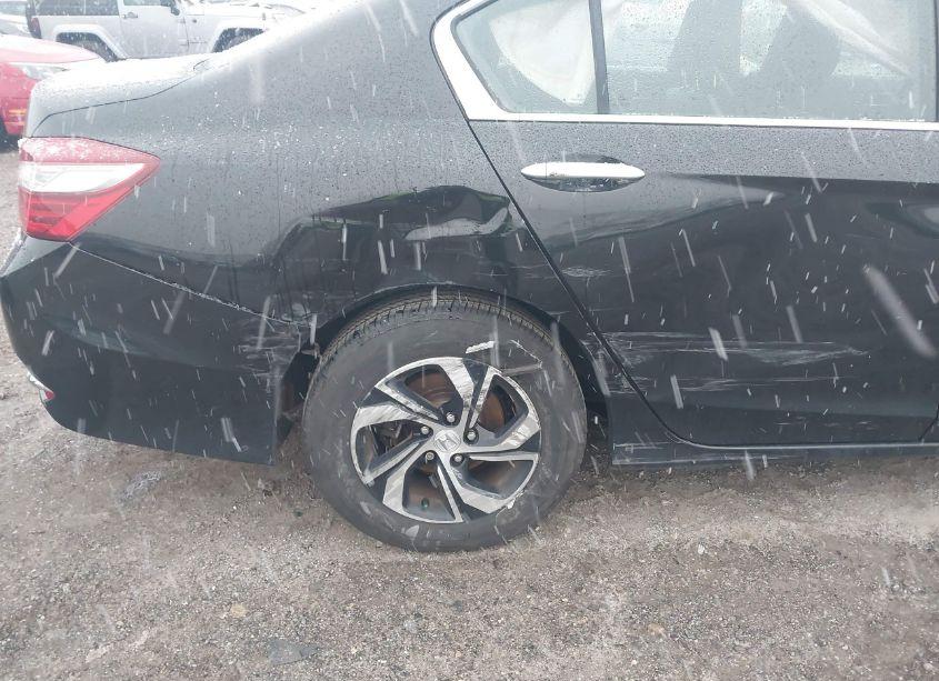 Photo 6 of 2017 Honda Accord LX (VIN 1HGCR2F41HA157004)