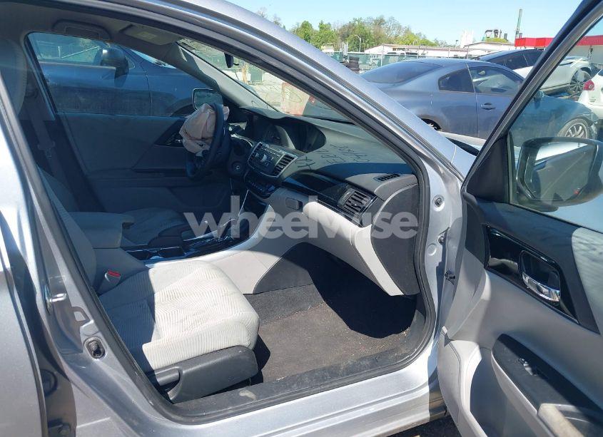 Photo 5 of 2017 Honda Accord LX (VIN 1HGCR2F4XHA068712)