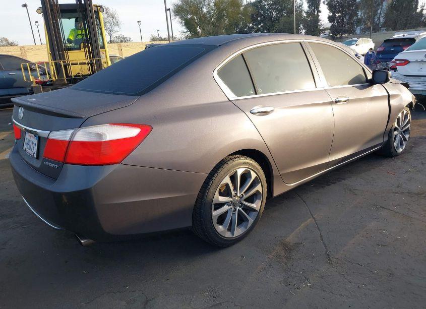 Photo 4 of 2015 Honda Accord SPORT (VIN 1HGCR2F50FA011005)