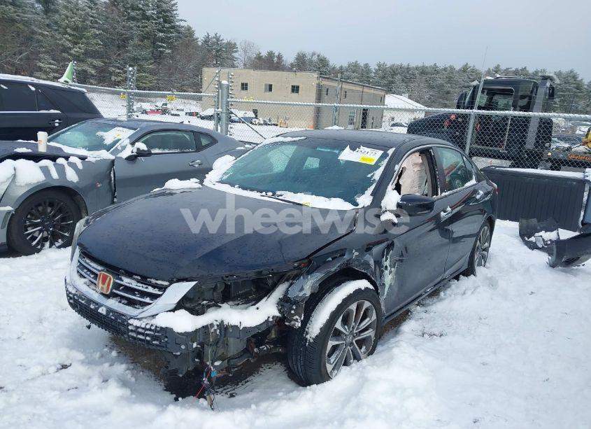 Photo 2 of 2015 Honda Accord SPORT (VIN 1HGCR2F50FA015040)