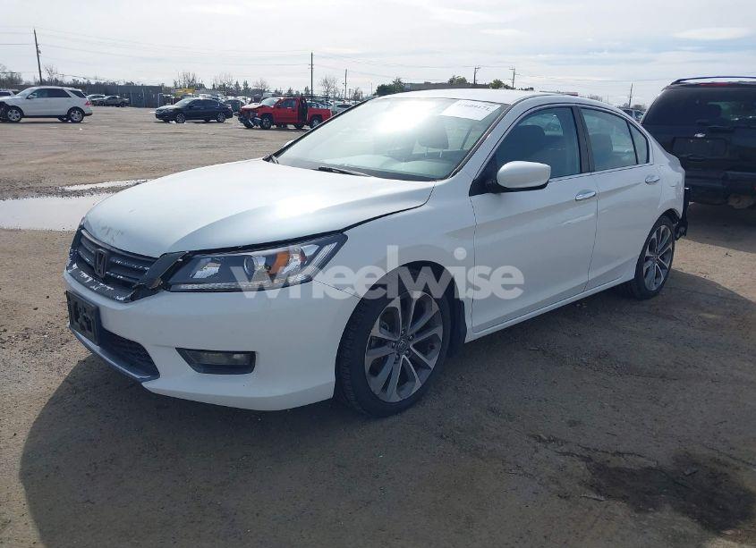 Photo 2 of 2015 Honda Accord SPORT (VIN 1HGCR2F50FA016804)