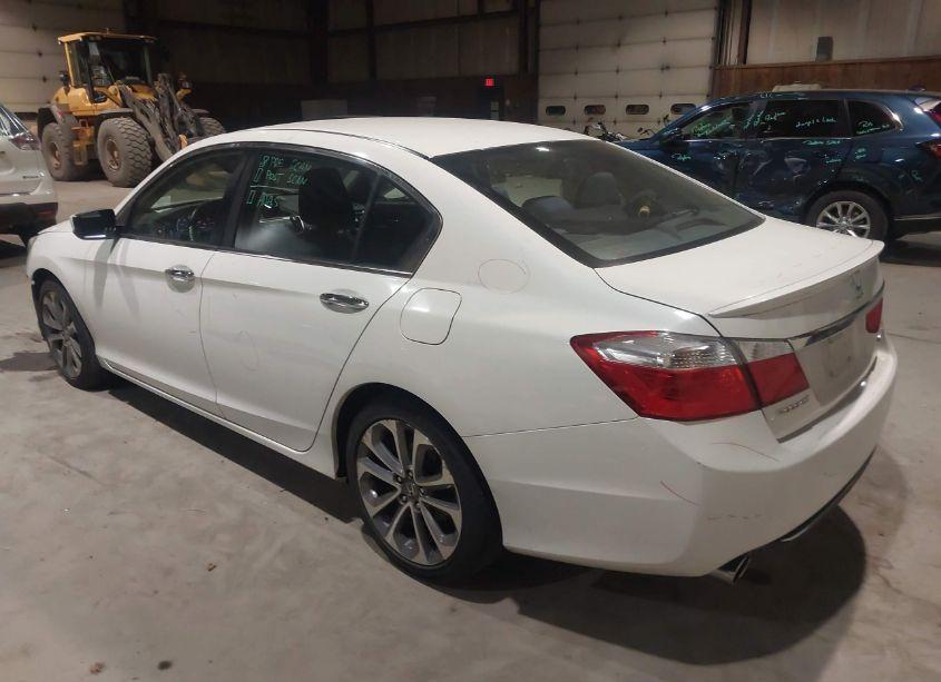 Photo 3 of 2015 Honda Accord SPORT (VIN 1HGCR2F50FA039399)