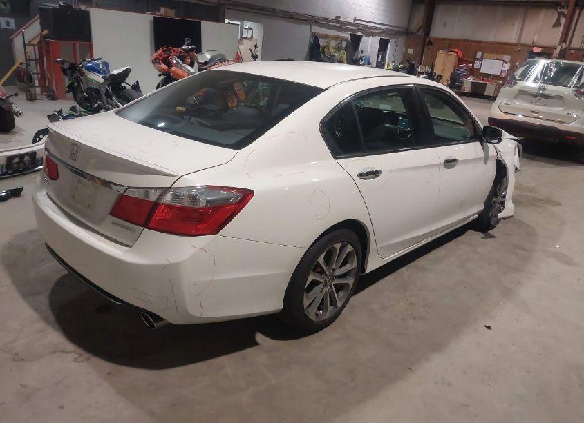 Photo 4 of 2015 Honda Accord SPORT (VIN 1HGCR2F50FA039399)