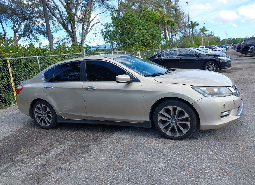 Photo 13 of 2015 Honda Accord SPORT (VIN 1HGCR2F50FA058423)