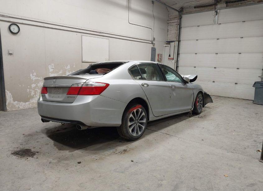 Photo 4 of 2015 Honda Accord SPORT (VIN 1HGCR2F50FA173121)