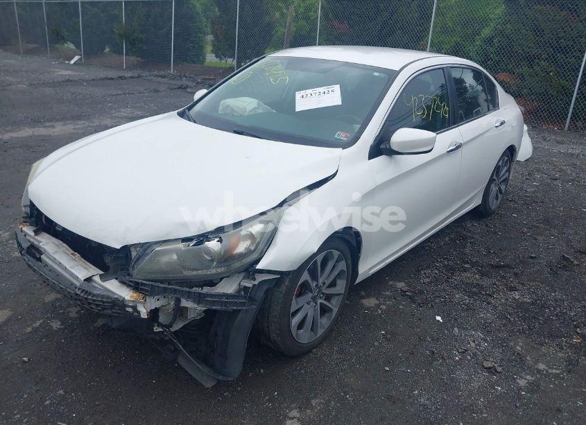 Photo 2 of 2015 Honda Accord SPORT (VIN 1HGCR2F50FA215268)