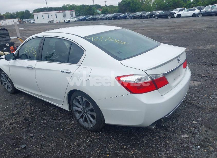 Photo 3 of 2015 Honda Accord SPORT (VIN 1HGCR2F50FA215268)
