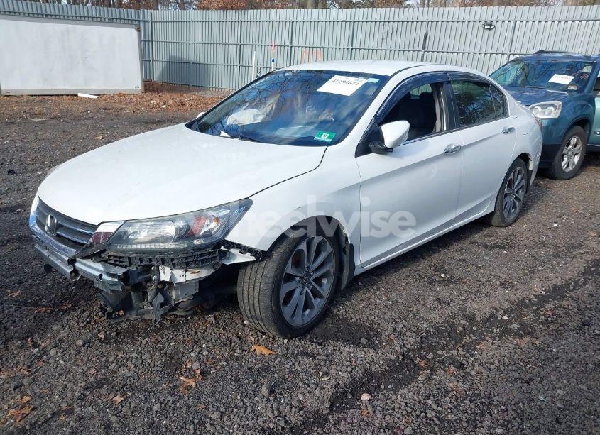 Photo 2 of 2015 Honda Accord SPORT (VIN 1HGCR2F50FA255107)