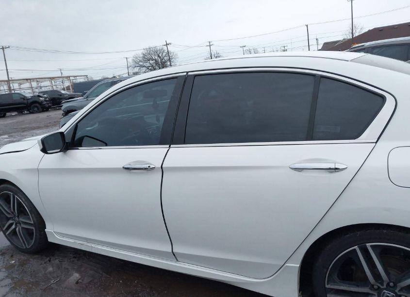 Photo 14 of 2016 Honda Accord SPORT (VIN 1HGCR2F50GA198702)