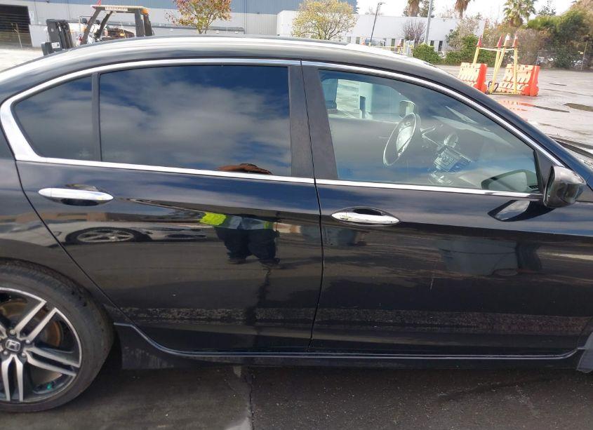 Photo 13 of 2017 Honda Accord SPORT (VIN 1HGCR2F50HA008155)