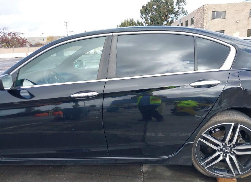 Photo 14 of 2017 Honda Accord SPORT (VIN 1HGCR2F50HA008155)