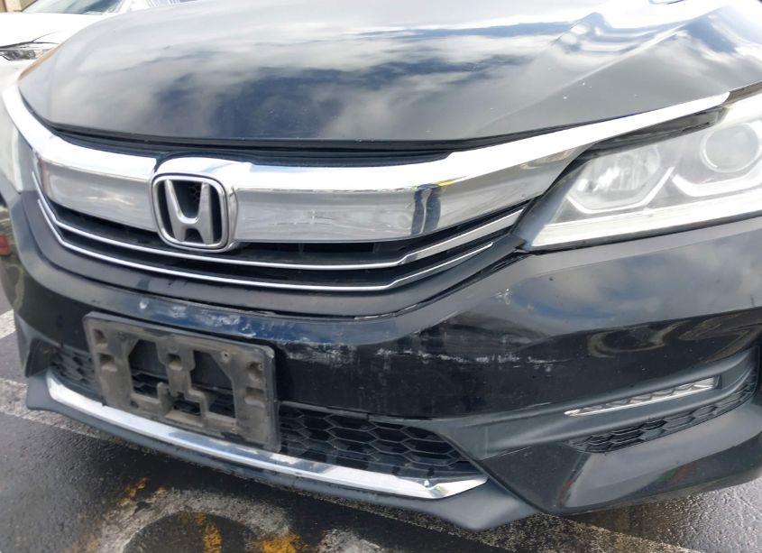 Photo 18 of 2017 Honda Accord SPORT (VIN 1HGCR2F50HA008155)