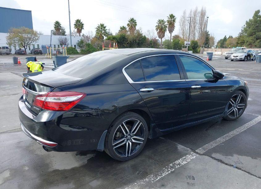 Photo 4 of 2017 Honda Accord SPORT (VIN 1HGCR2F50HA008155)