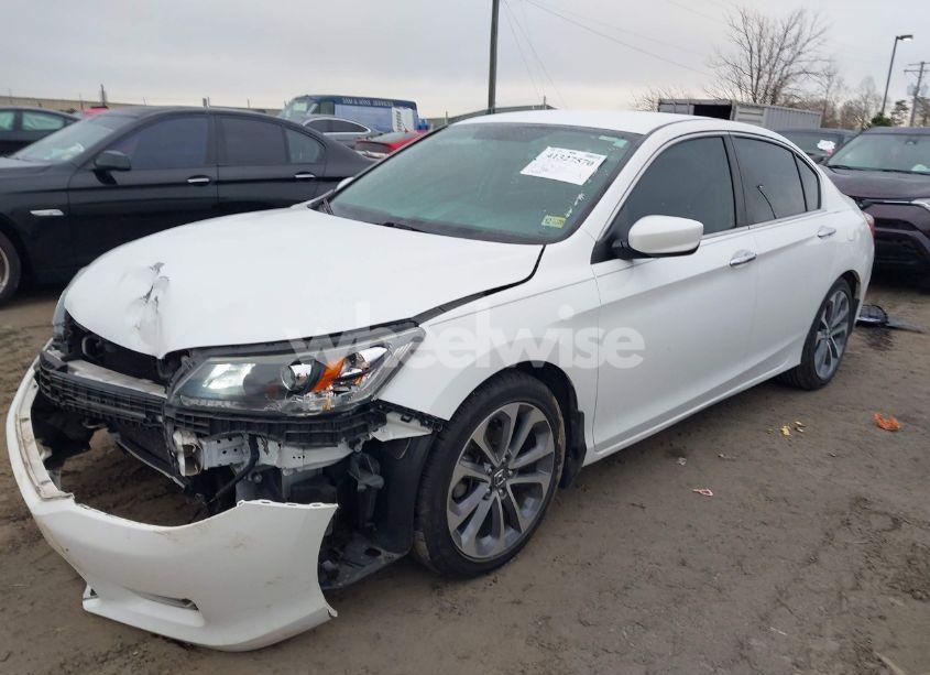 Photo 2 of 2015 Honda Accord SPORT (VIN 1HGCR2F51FA005536)