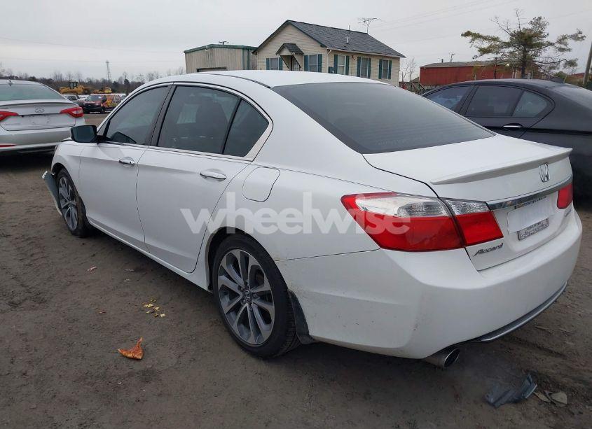 Photo 3 of 2015 Honda Accord SPORT (VIN 1HGCR2F51FA005536)