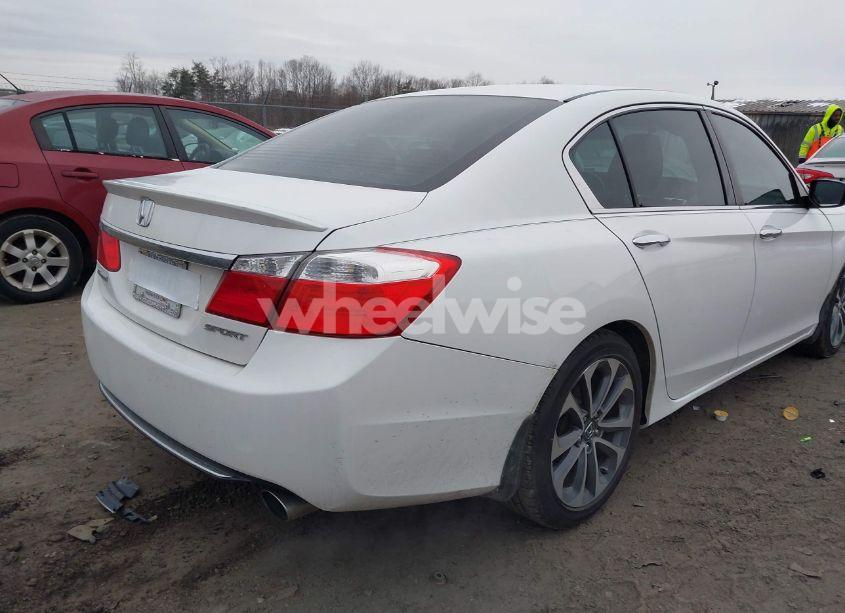 Photo 4 of 2015 Honda Accord SPORT (VIN 1HGCR2F51FA005536)