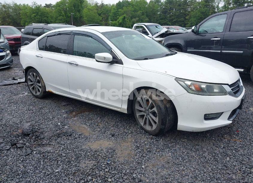 2015 Honda Accord SPORT (VIN 1HGCR2F51FA100131) main photo