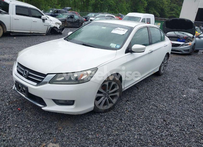 Photo 2 of 2015 Honda Accord SPORT (VIN 1HGCR2F51FA100131)