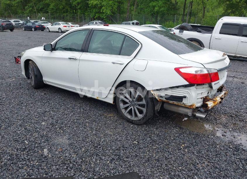 Photo 3 of 2015 Honda Accord SPORT (VIN 1HGCR2F51FA100131)