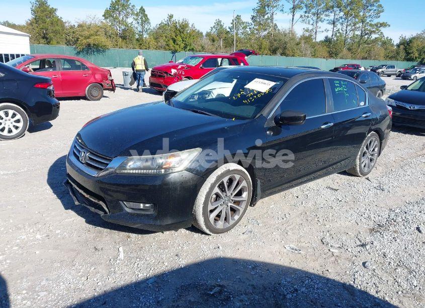 Photo 2 of 2015 Honda Accord SPORT (VIN 1HGCR2F51FA112845)