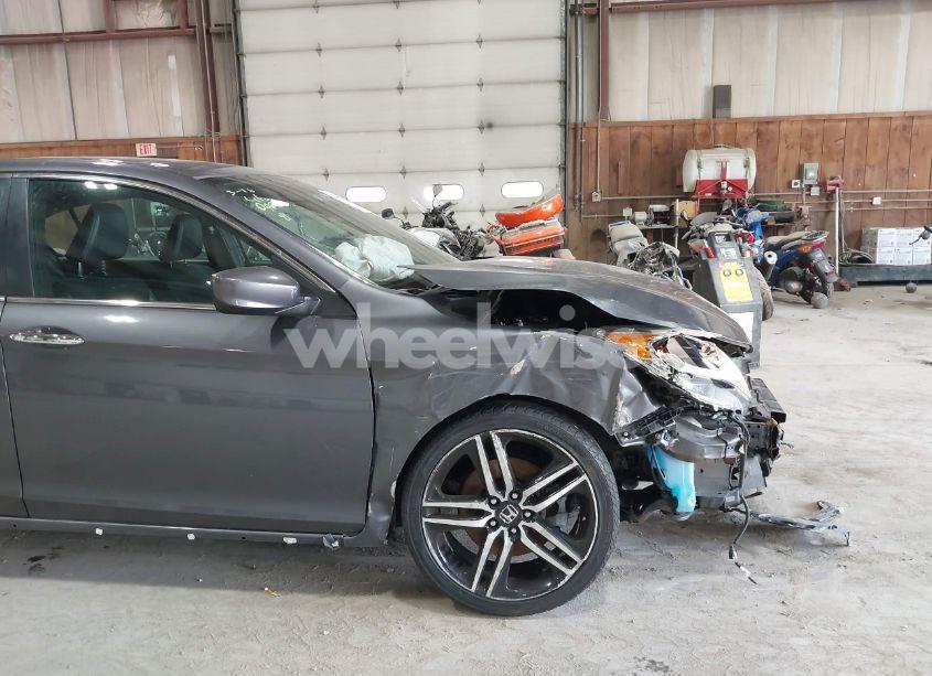 Photo 17 of 2016 Honda Accord SPORT (VIN 1HGCR2F51GA115911)
