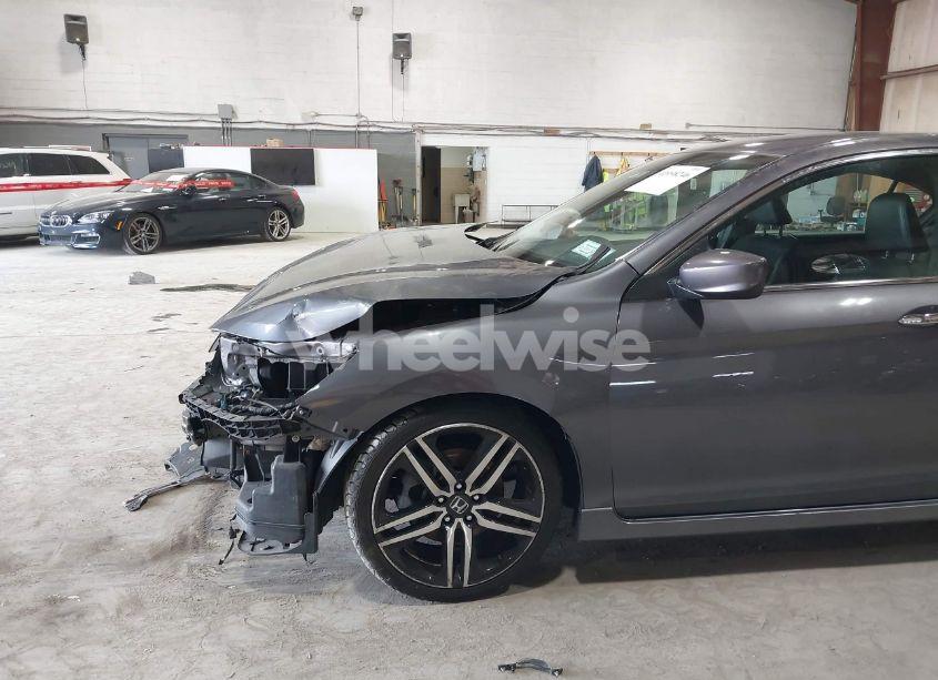 Photo 18 of 2016 Honda Accord SPORT (VIN 1HGCR2F51GA115911)