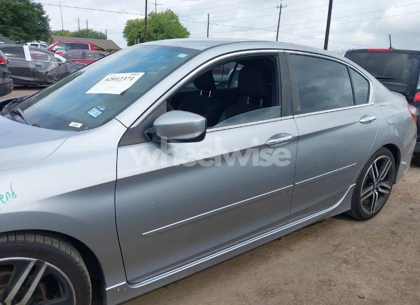 Photo 15 of 2017 Honda Accord SPORT (VIN 1HGCR2F51HA171350)