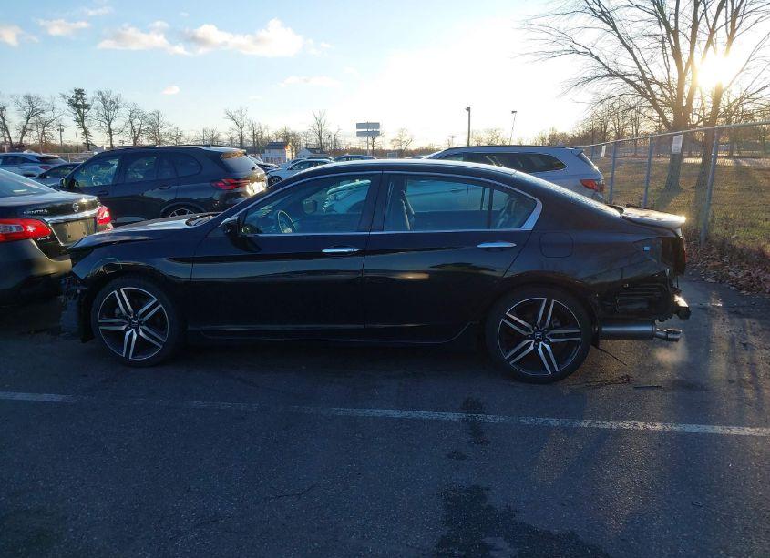 Photo 14 of 2017 Honda Accord SPORT (VIN 1HGCR2F51HA263915)