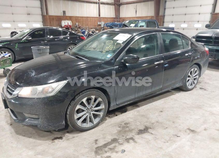Photo 2 of 2015 Honda Accord SPORT (VIN 1HGCR2F52FA015122)