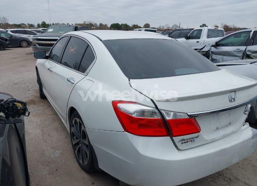 Photo 3 of 2015 Honda Accord SPORT (VIN 1HGCR2F52FA042739)