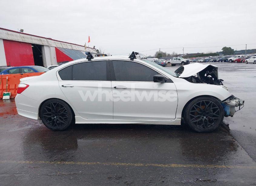 Photo 13 of 2015 Honda Accord SPORT (VIN 1HGCR2F52FA094971)