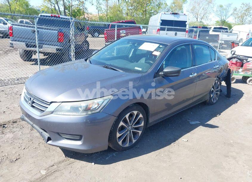 Photo 2 of 2015 Honda Accord SPORT (VIN 1HGCR2F52FA111106)