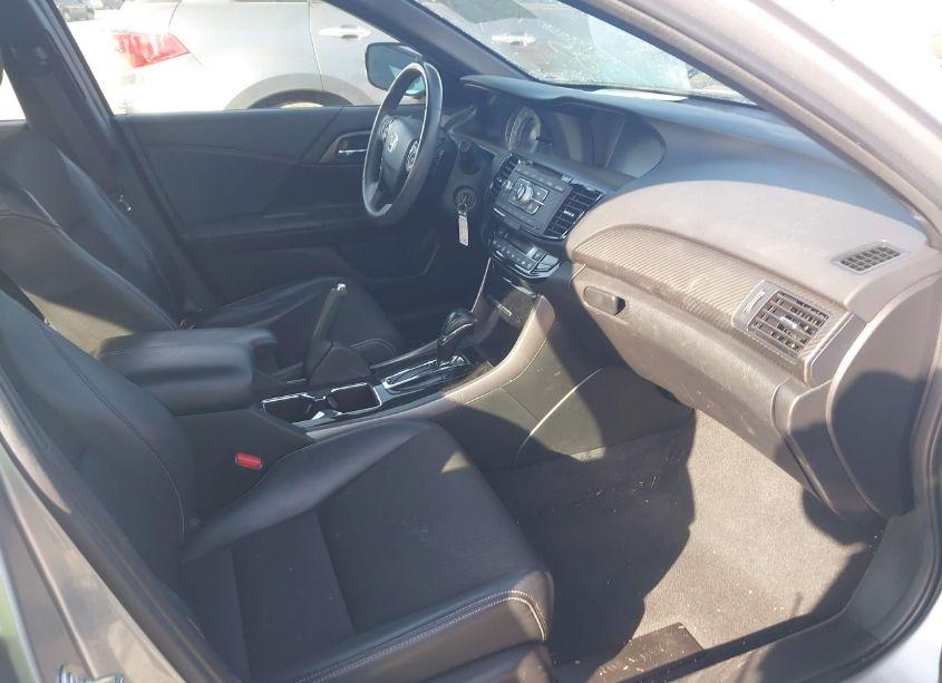 Photo 5 of 2016 Honda Accord SPORT (VIN 1HGCR2F52GA057131)