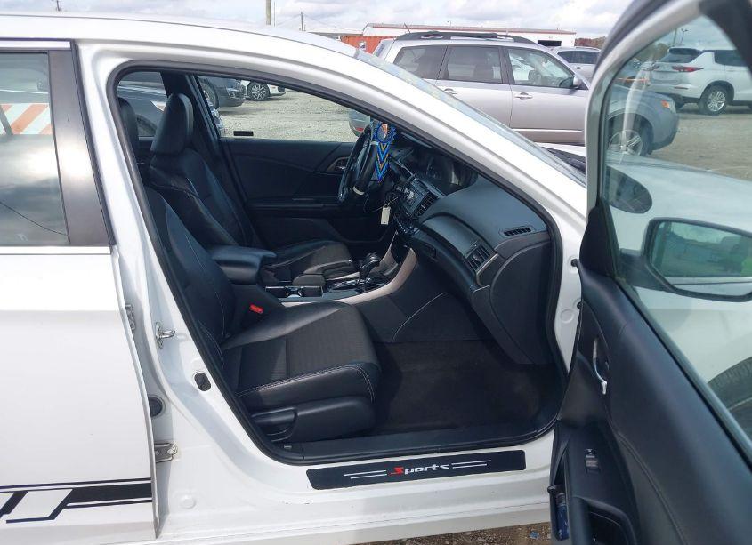 Photo 5 of 2016 Honda Accord SPORT (VIN 1HGCR2F52GA104402)