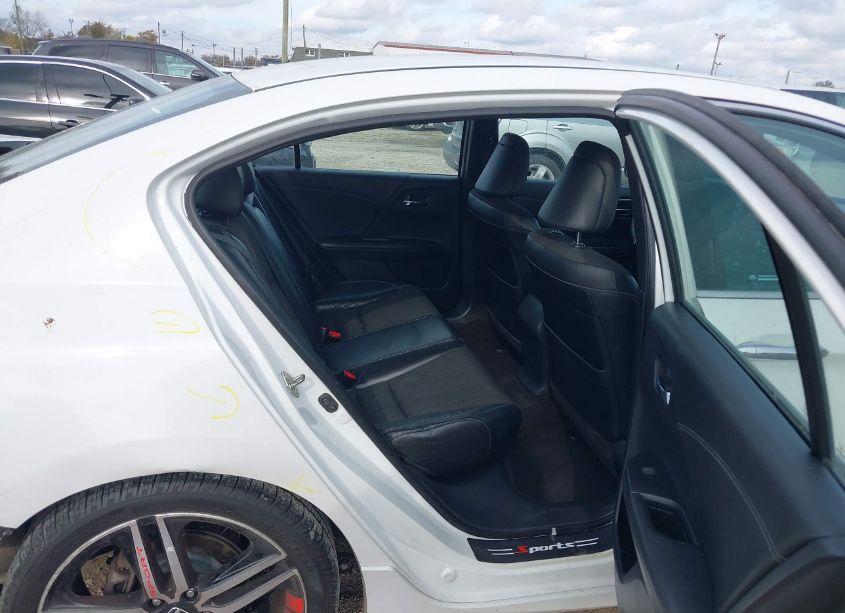 Photo 8 of 2016 Honda Accord SPORT (VIN 1HGCR2F52GA104402)