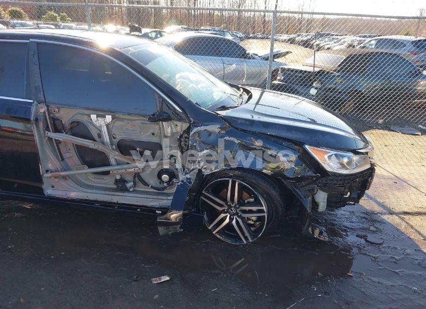 Photo 6 of 2017 Honda Accord SPORT (VIN 1HGCR2F52HA105082)