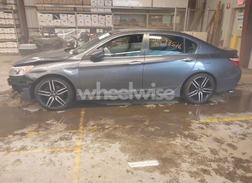 Photo 15 of 2017 Honda Accord SPORT (VIN 1HGCR2F52HA163600)