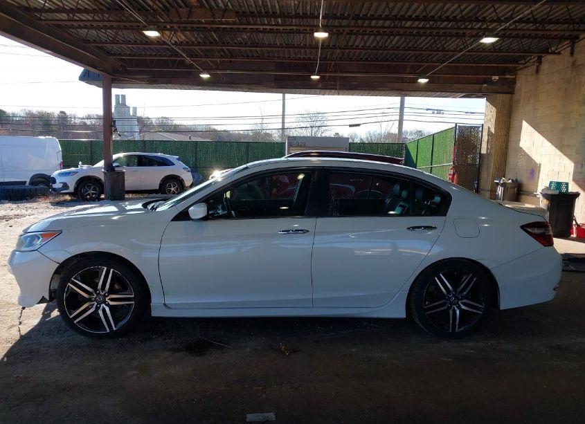 Photo 15 of 2017 Honda Accord SPORT (VIN 1HGCR2F52HA208938)