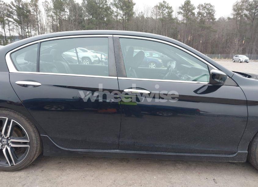 Photo 14 of 2017 Honda Accord SPORT (VIN 1HGCR2F52HA216571)