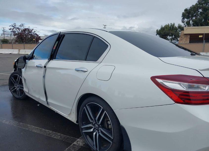 Photo 19 of 2017 Honda Accord SPORT (VIN 1HGCR2F52HA267083)