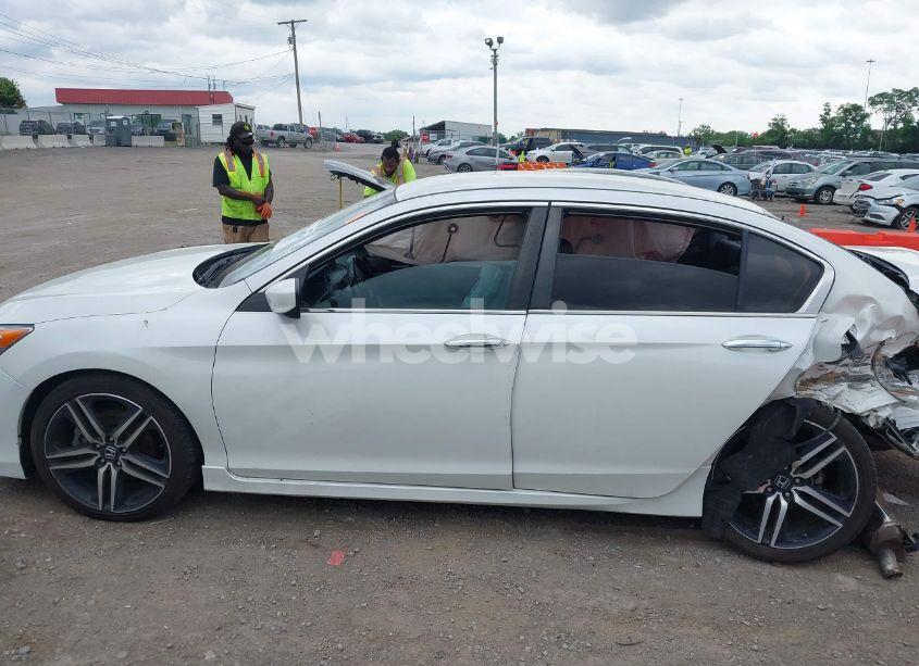 Photo 14 of 2017 Honda Accord SPORT (VIN 1HGCR2F53HA092410)