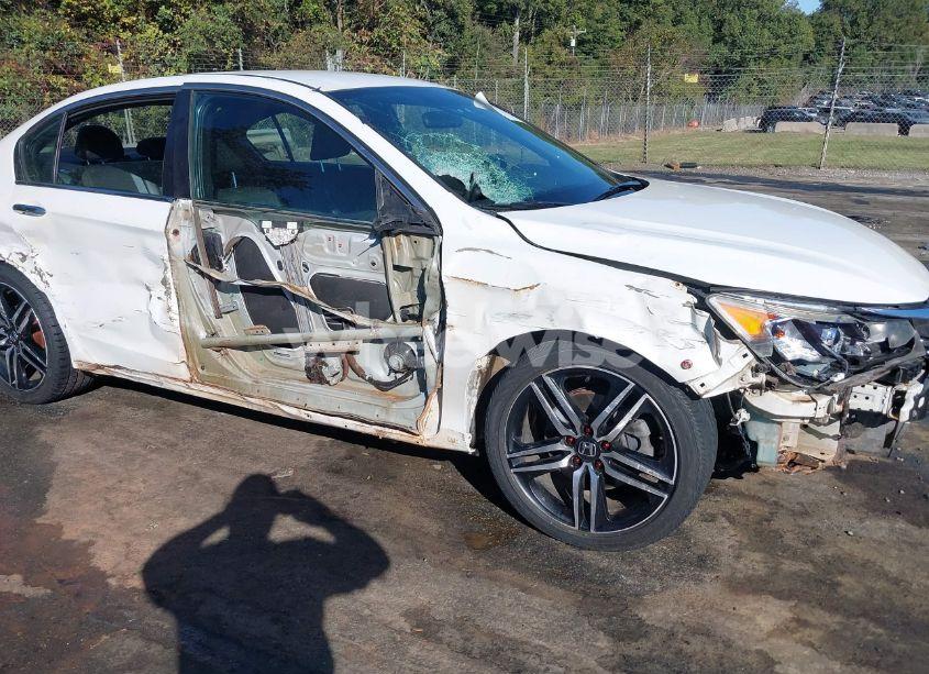 Photo 17 of 2017 Honda Accord SPORT (VIN 1HGCR2F53HA124014)