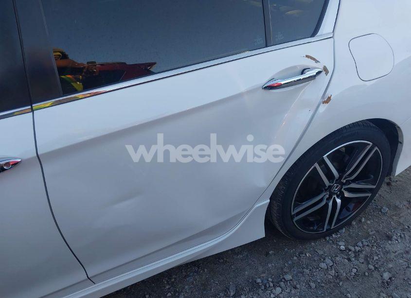 Photo 17 of 2017 Honda Accord SPORT (VIN 1HGCR2F53HA272227)