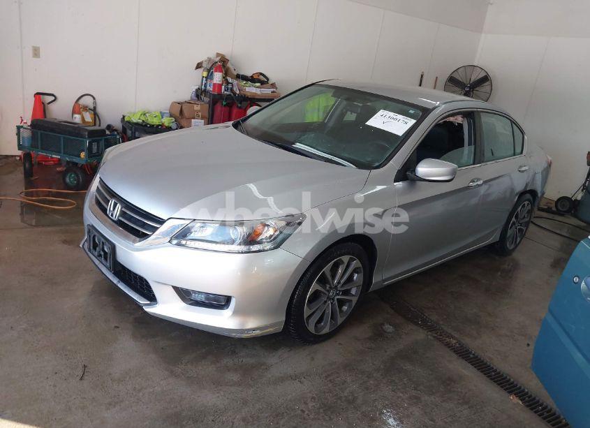Photo 2 of 2015 Honda Accord SPORT (VIN 1HGCR2F54FA200479)