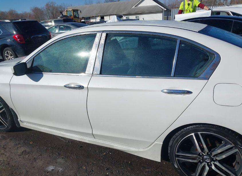 Photo 14 of 2016 Honda Accord SPORT (VIN 1HGCR2F54GA047717)