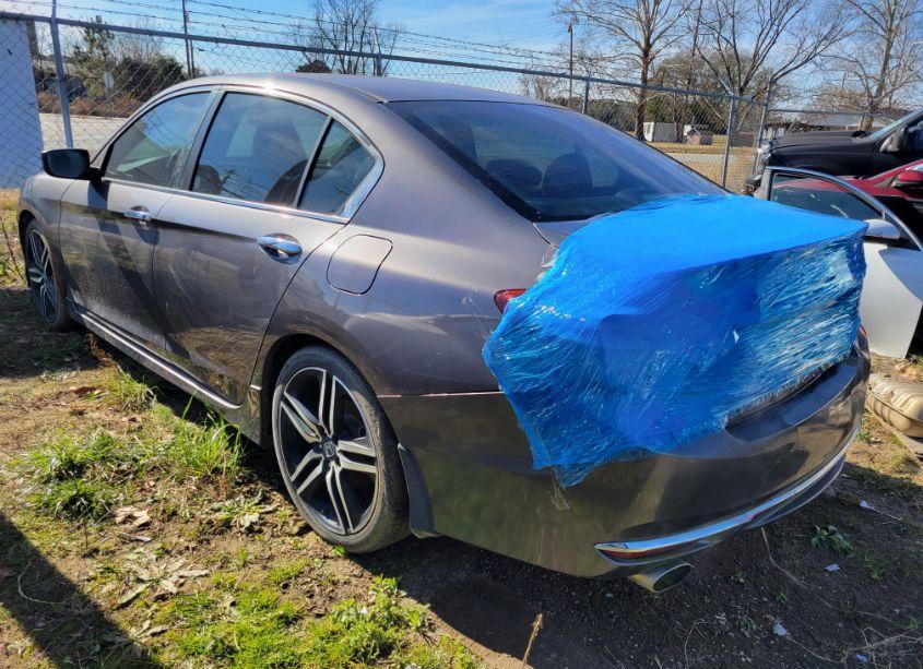 Photo 3 of 2016 Honda Accord (VIN 1HGCR2F54GA135408)