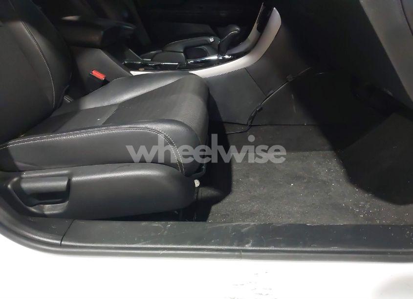 Photo 5 of 2016 Honda Accord SPORT (VIN 1HGCR2F54GA163385)