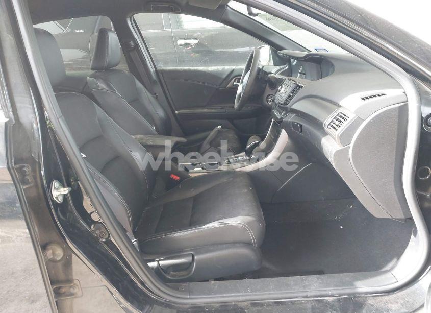 Photo 5 of 2017 Honda Accord SPORT (VIN 1HGCR2F54HA186859)