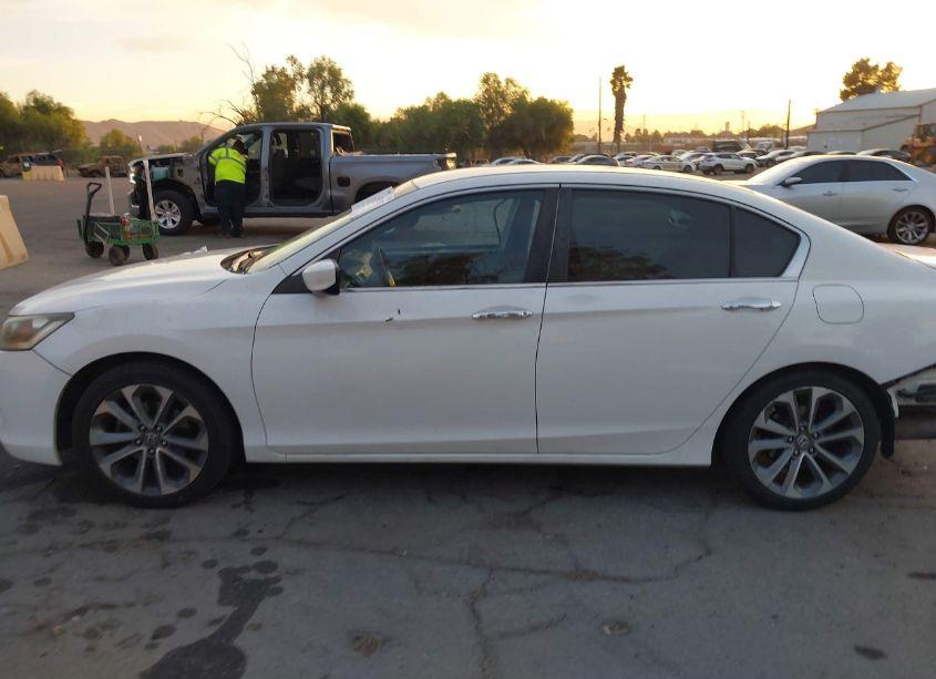 Photo 15 of 2015 Honda Accord SPORT (VIN 1HGCR2F55FA115831)
